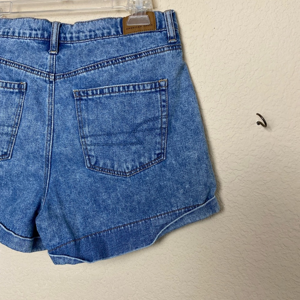 American Eagle Outfitters Mom Short Hi-Rise Medium Wash Cuffed Jean Shorts Sz 6 - Picture 5 of 12